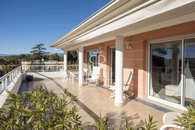 Luxury 4 bedroom Apartment for sale with sea view in Oxford, Cannes, Cote d