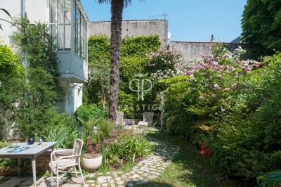 Character 9 bedroom Townhouse for sale in La Rochelle, Poitou-Charentes