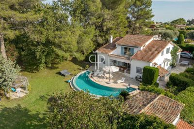 Bright 6 bedroom Villa for sale with panoramic view in Vence, Cote d'Azur French Riviera