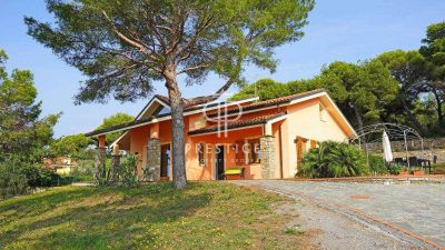 Authentic 4 bedroom Villa for sale with sea view in Diano Castello, Liguria