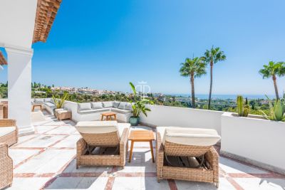 Luxury 4 bedroom Penthouse for sale with sea view and panoramic view in Marbella, Andalucia