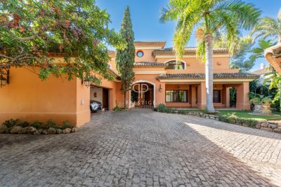 Luxury 4 bedroom Villa for sale with sea view in Marbella, Andalucia