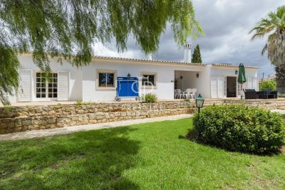 Character 5 bedroom Villa for sale with countryside view in Alcantarilha E Pera, Algarve