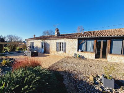 Quiet 3 bedroom House for sale with countryside view in Eymet, Aquitaine