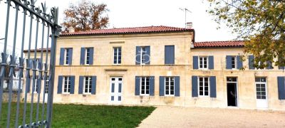 Character 5 bedroom House for sale with countryside view in Cherves Richemont, Poitou-Charentes