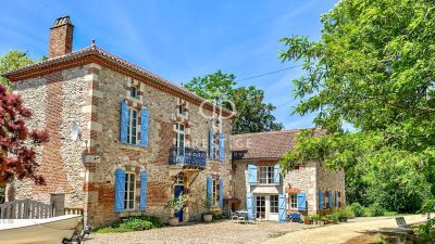 Beautiful 5 bedroom House for sale with countryside view in Anglars Juillac, Prayssac, Midi-Pyrenees