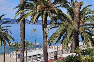 Refurbished 2 bedroom Apartment for sale with panoramic view and sea view in Cannes, Cote d'Azur French Riviera