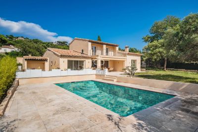 Refurbished 3 bedroom Villa for sale with panoramic view in Gassin, Cote d'Azur French Riviera