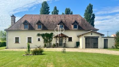 Character 3 bedroom House for sale with countryside view in Montazeau, Aquitaine