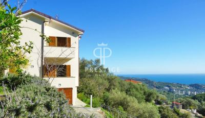 Renovated 4 bedroom Villa for sale with sea view and panoramic view in Cipressa, Liguria