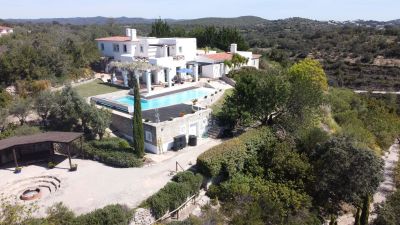 Bright 4 bedroom Villa for sale with panoramic view and countryside view in Loule, Algarve