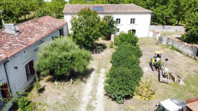 6 bedroom Farmhouse for sale with Income Potential in Barbezieux Saint Hilaire, Poitou-Charentes