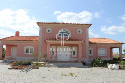 Quiet 4 bedroom Villa for sale with countryside view in Obidos, Central Portugal