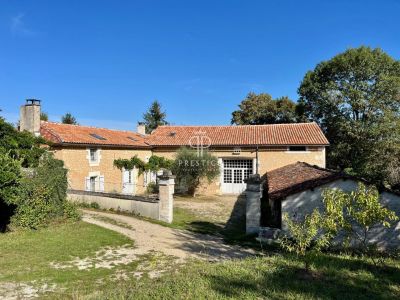 8 bedroom Farmhouse for sale with Income Potential in Montmoreau, Poitou-Charentes