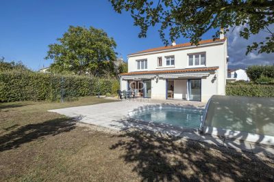 Bright 3 bedroom House for sale with countryside view in La Rochelle, Poitou-Charentes