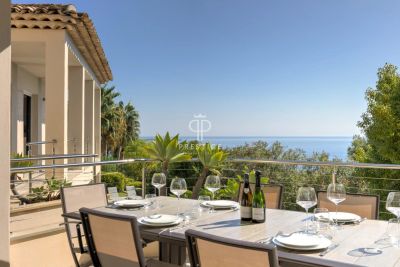 Quiet 4 bedroom Villa for sale with panoramic view and sea view in Cannes, Cote d'Azur French Riviera