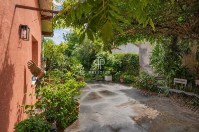 Character 5 bedroom Townhouse for sale with countryside view in Bordeaux, Aquitaine