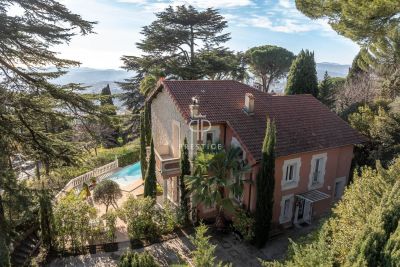 Elegant 6 bedroom Villa for sale with countryside view and panoramic view in Grasse, Cote d'Azur French Riviera