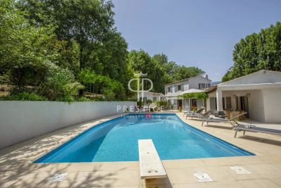 Bright 5 bedroom Villa for sale with countryside view in Chateauneuf, Cote d'Azur French Riviera