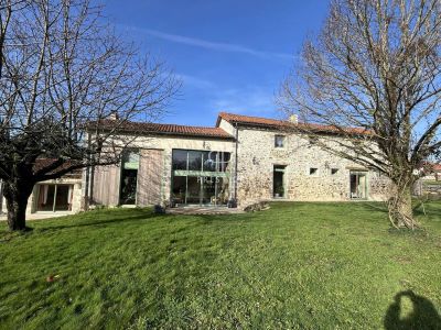 Renovated 5 bedroom House for sale with countryside view and panoramic view in Le Beugnon, Poitou-Charentes