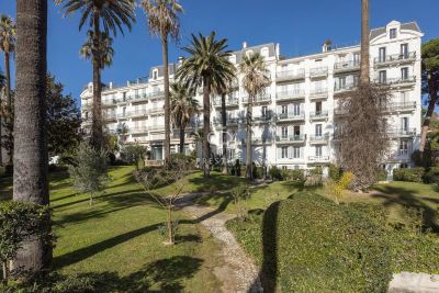 Bright Apartment for sale with countryside view in Croix des Gardes, Cannes, Cote d'Azur French Riviera