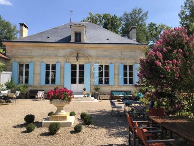 Character 5 bedroom House for sale in Montpon Menesterol, Aquitaine