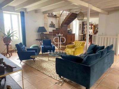 Renovated 6 bedroom House for sale with countryside view in Montlieu La Garde, Poitou-Charentes