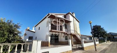 Authentic 4 bedroom Villa for sale in Bombarral, Central Portugal