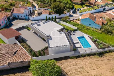 Stunning 4 bedroom Villa for sale with panoramic view in Mouraria, Salir do Porto, Central Portugal