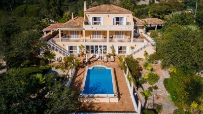 Stunning 6 bedroom Villa for sale with sea view in Santa Barbara de Nexe, Algarve