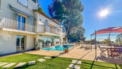 Bright 4 bedroom House for sale with sea view and panoramic view in Mougins, Cote d'Azur French Riviera