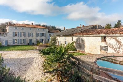 Character 5 bedroom House for sale with countryside view and panoramic view in Jarnac, Poitou-Charentes