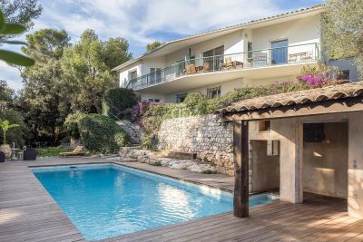 Quiet 4 bedroom House for sale with panoramic view and sea view in Vallauris, Cote d'Azur French Riviera