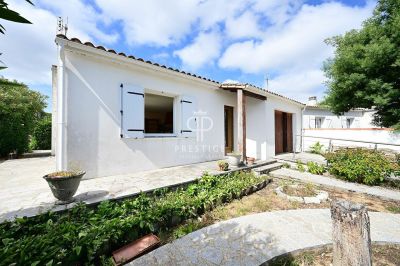 Project 2 bedroom House for sale in La Flotte, Poitou-Charentes