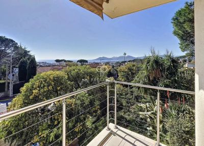 Spacious Apartment for sale with panoramic view and sea view in Croix des Gardes, Cannes, Cote d'Azur French Riviera