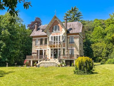 Character 6 bedroom House for sale with countryside view in Parmain, Paris-Ile-de-France