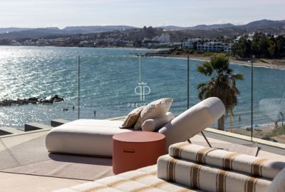 Beachfront 3 bedroom Apartment for sale with sea view and panoramic view in Estepona, Andalucia