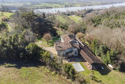 Character 5 bedroom House for sale with panoramic view and countryside view in Cambes, Aquitaine