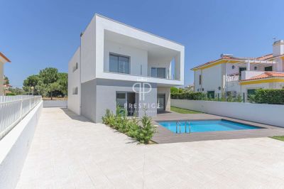 Immaculate 4 bedroom House for sale in Azeitao, Alentejo Southern Portugal