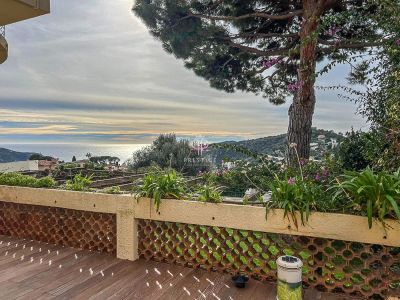 Refurbished 2 bedroom Apartment for sale with sea view in Villefranche sur Mer, Cote d'Azur French Riviera