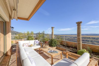 Renovated 3 bedroom Penthouse Apartment for sale with panoramic view and sea view in Grasse, Cote d'Azur French Riviera