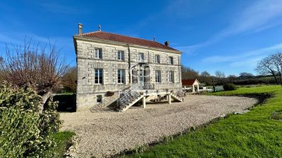 5 bedroom French chateau for sale, Saint Thomas de Conac, Charente Maritime 17, Nouvelle Aquitaine