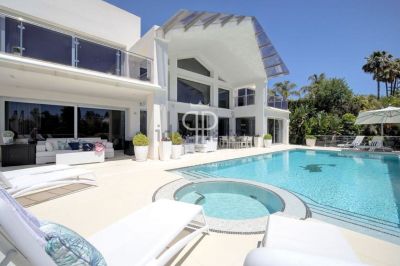 Luxury 6 bedroom Villa for sale with panoramic view and countryside view in Los Naranjos Urbanisation, Marbella, Andalucia