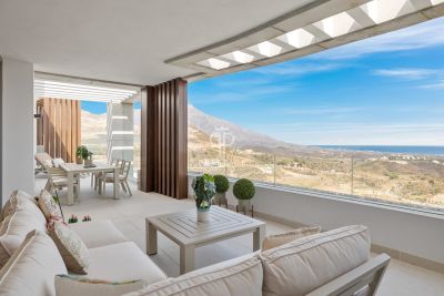 Exclusive 2 bedroom Apartment for sale with sea view and countryside view in La Quinta Golf, Benahavis, Andalucia