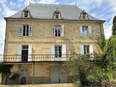 Property  of  3 Houses and  Income Potential  with Total 15 Bedrooms for sale with panoramic view  Bergerac, Aquitaine