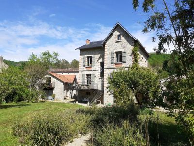 Refurbished 4 bedroom House for sale with countryside view in Saint Antonin Noble Val, Midi-Pyrenees