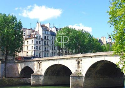 Exclusive 1 bedroom Apartment for sale with lake or river view in Ile Saint Louis, Hotel de Ville, Paris-Ile-de-France