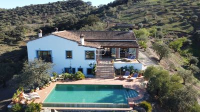 Immaculate 4 bedroom House for sale with countryside view in Coin, Andalucia