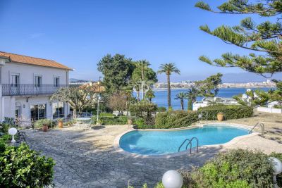 Immaculate 4 bedroom House for sale with sea view and panoramic view in Antibes, Cote d'Azur French Riviera