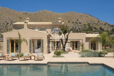 Luxury 4 bedroom House for sale with countryside view and panoramic view in Pollenca, Mallorca